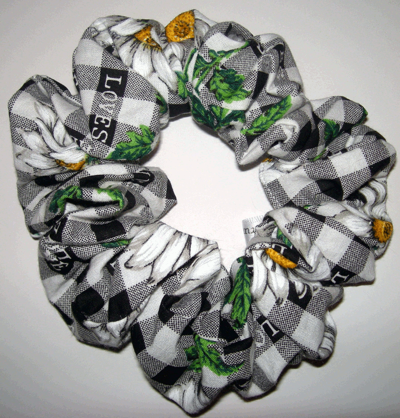 Daisies Checkered Scrunchy - Full