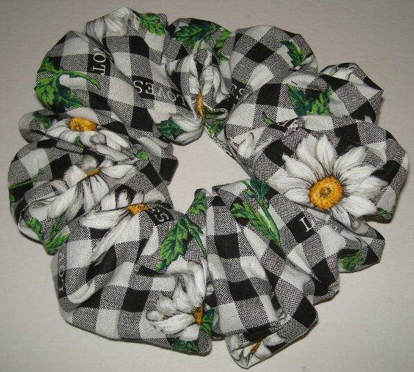 Daisies Checkered Scrunchy - Jumbo