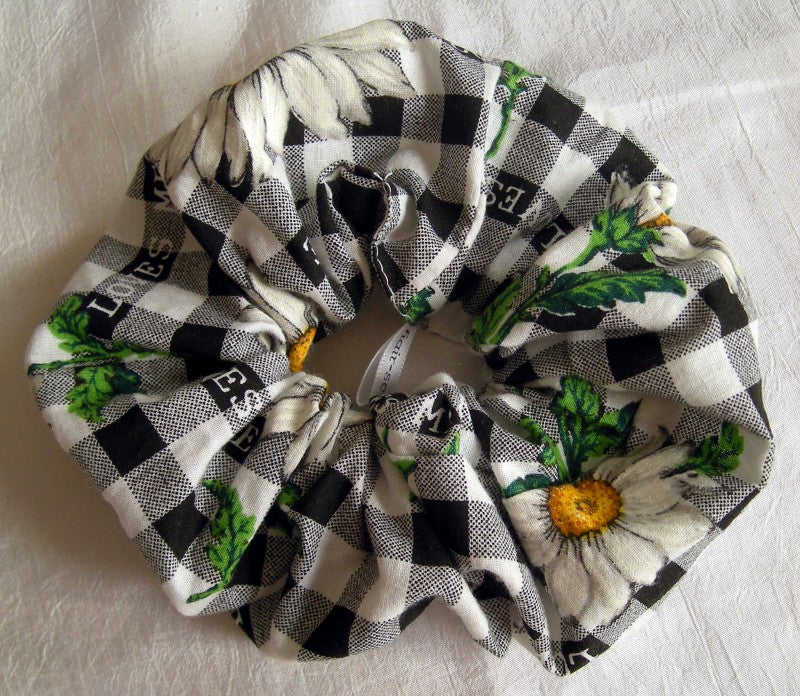 Daisies Checkered Scrunchy - Large