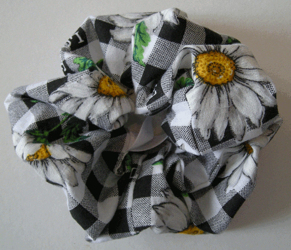 Daisies Checkered Scrunchy - Regular